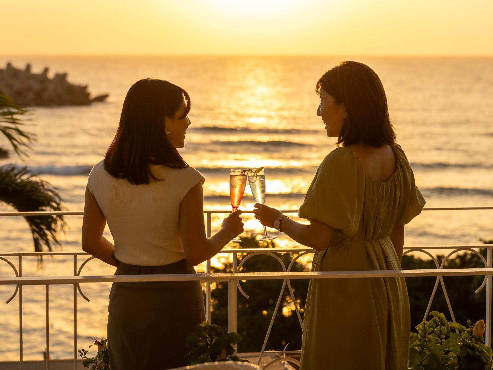 Hotel Umi No Terrace Yomitan Toya Esterno foto